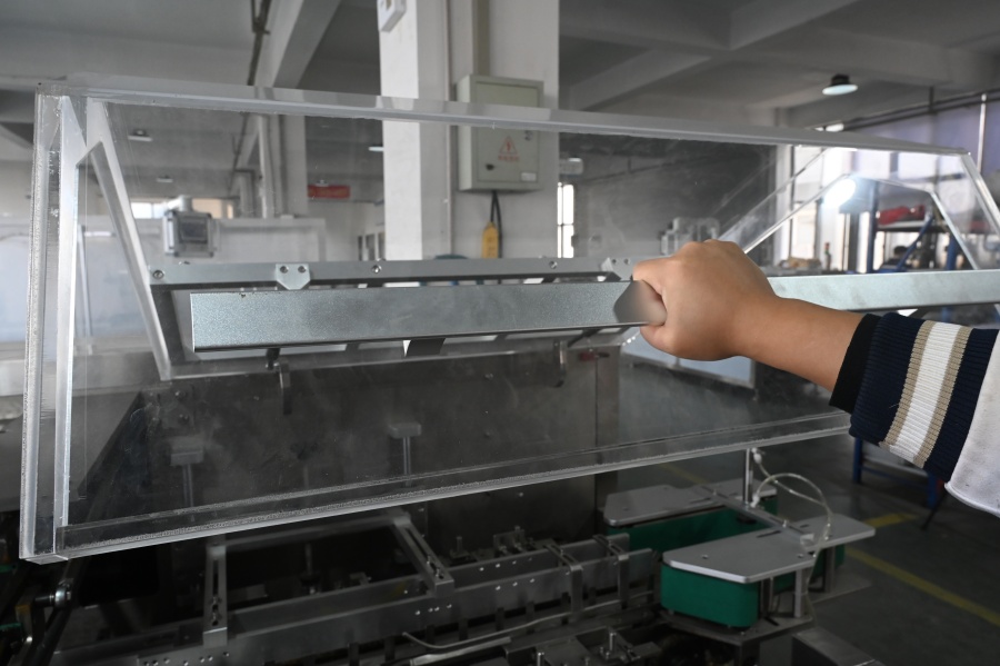 アクリル保護ドア