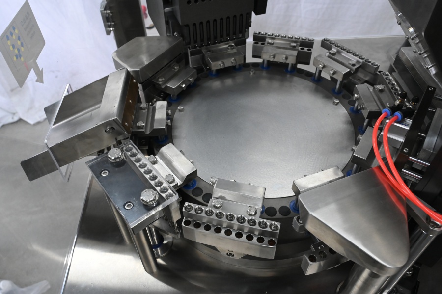 Поворотный стол для наполнения капсул