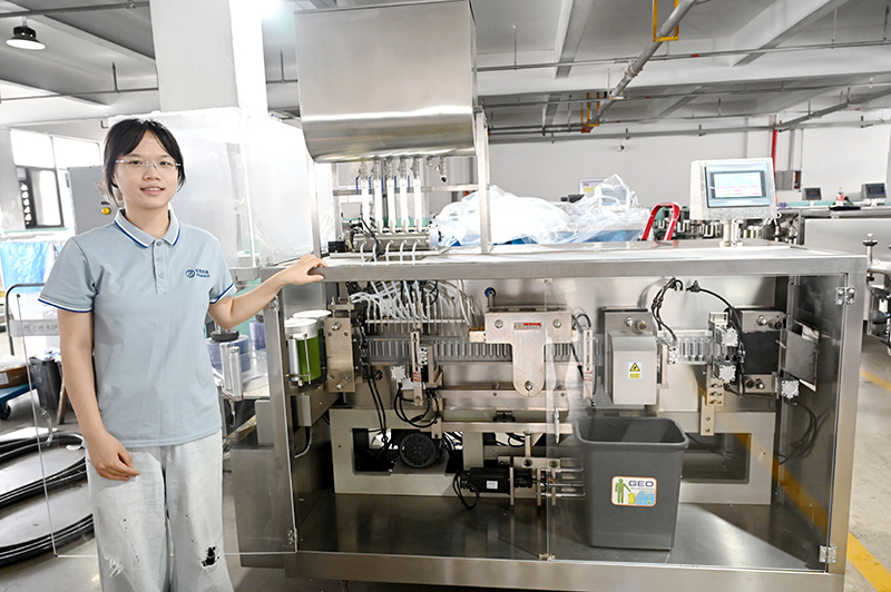 Machine Finetech pour le remplissage et le scellage d'ampoules en plastique