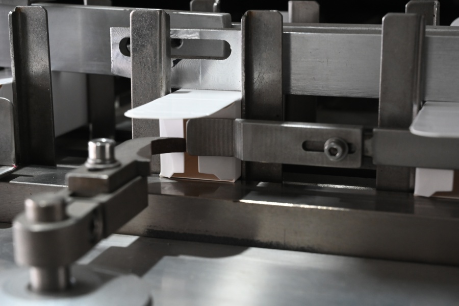 折りたたみガイド（フラップベンダー）