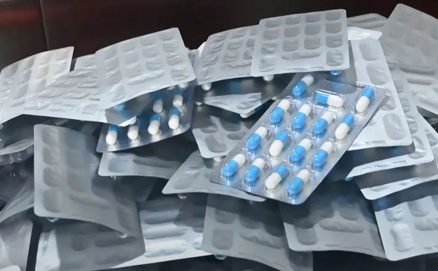 Was ist eine Blisterverpackungsmaschine? 19 Schneide- und Auswerfer-Blisterplatte