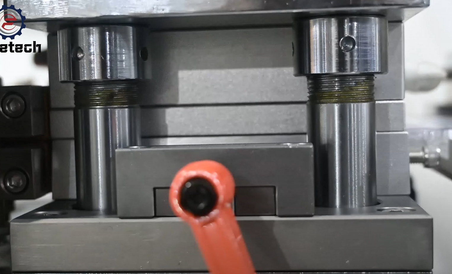Heat forming station forming blister bubbles
