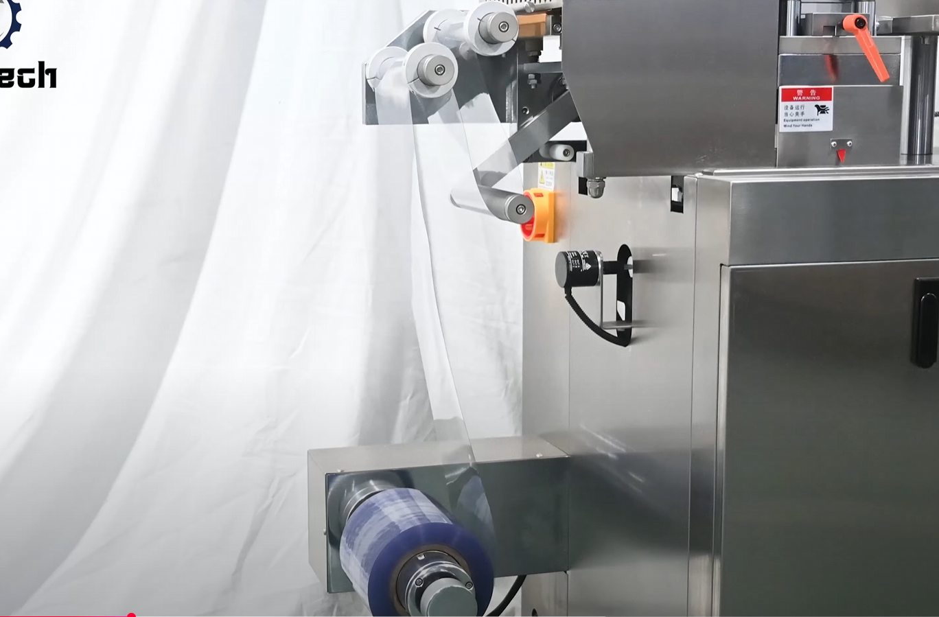 The-machine-pulls-the-roller-plastic-film-forward-automatically