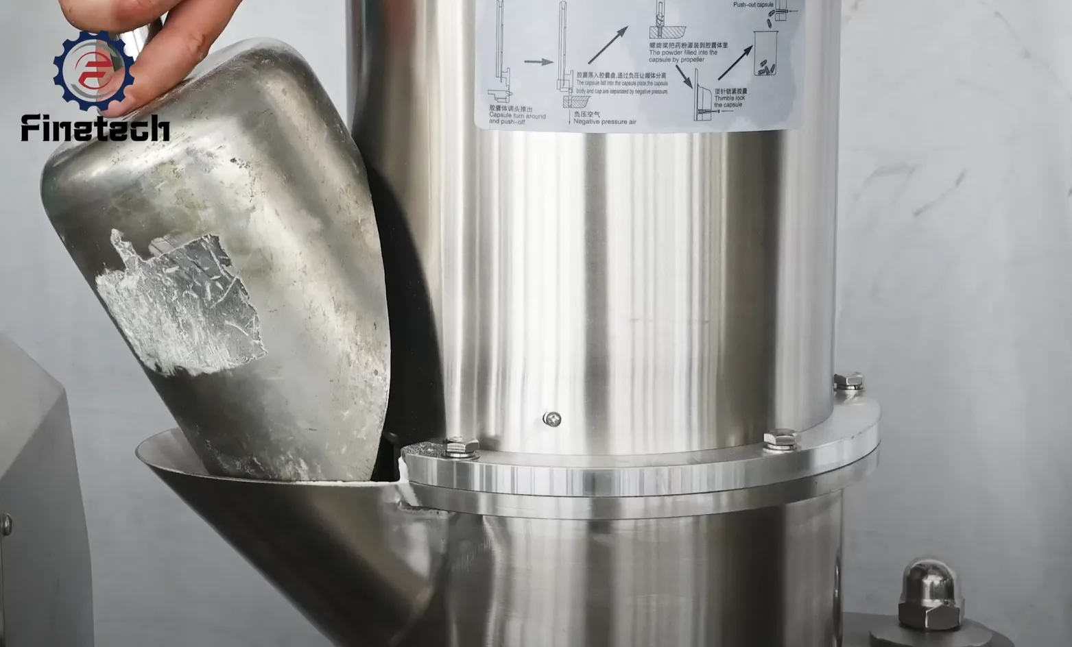 What is a Semi-Automatic Capsule Filling Machine? 5 The staff poured the powder into the container