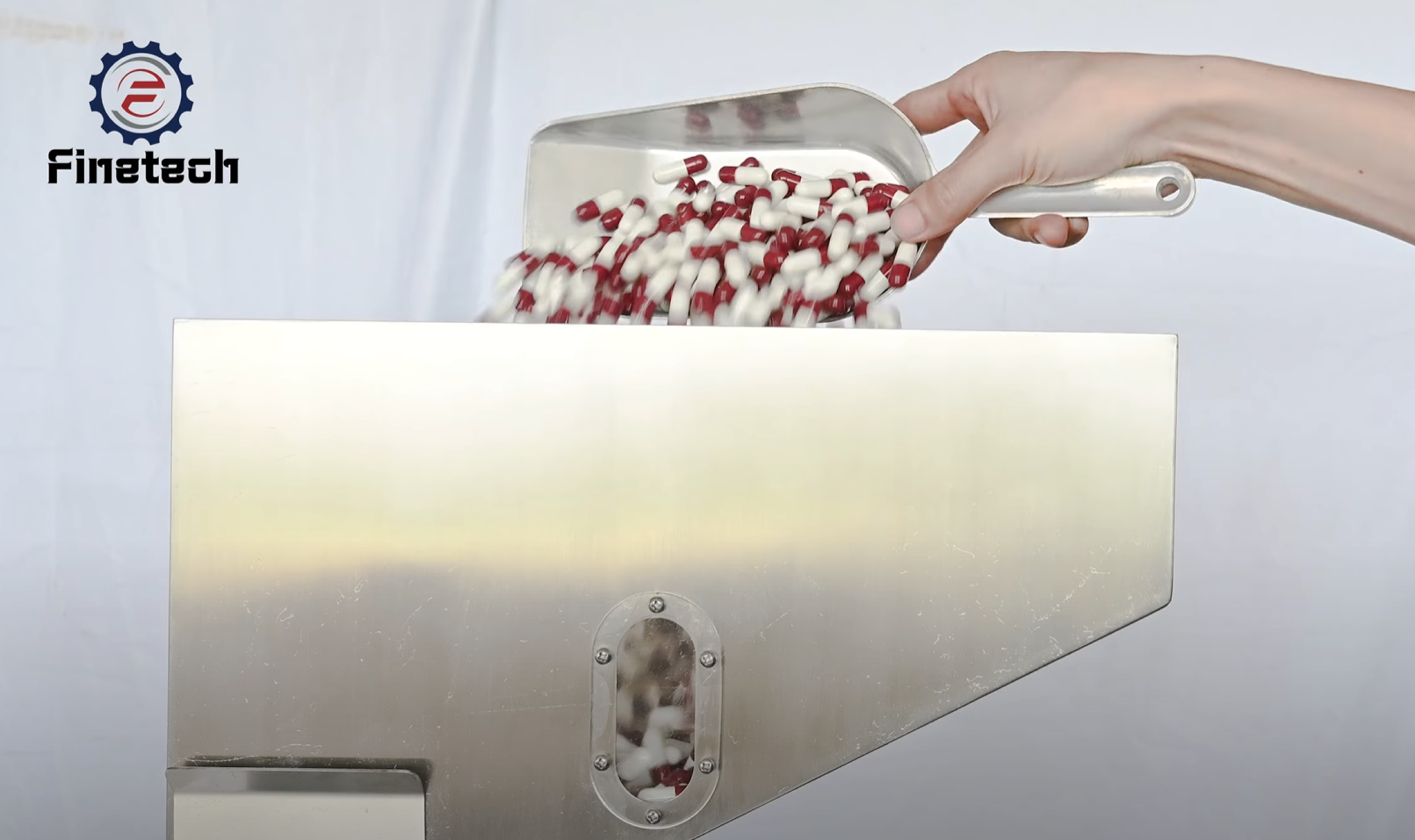 put-empty-capsules-into-the-tray