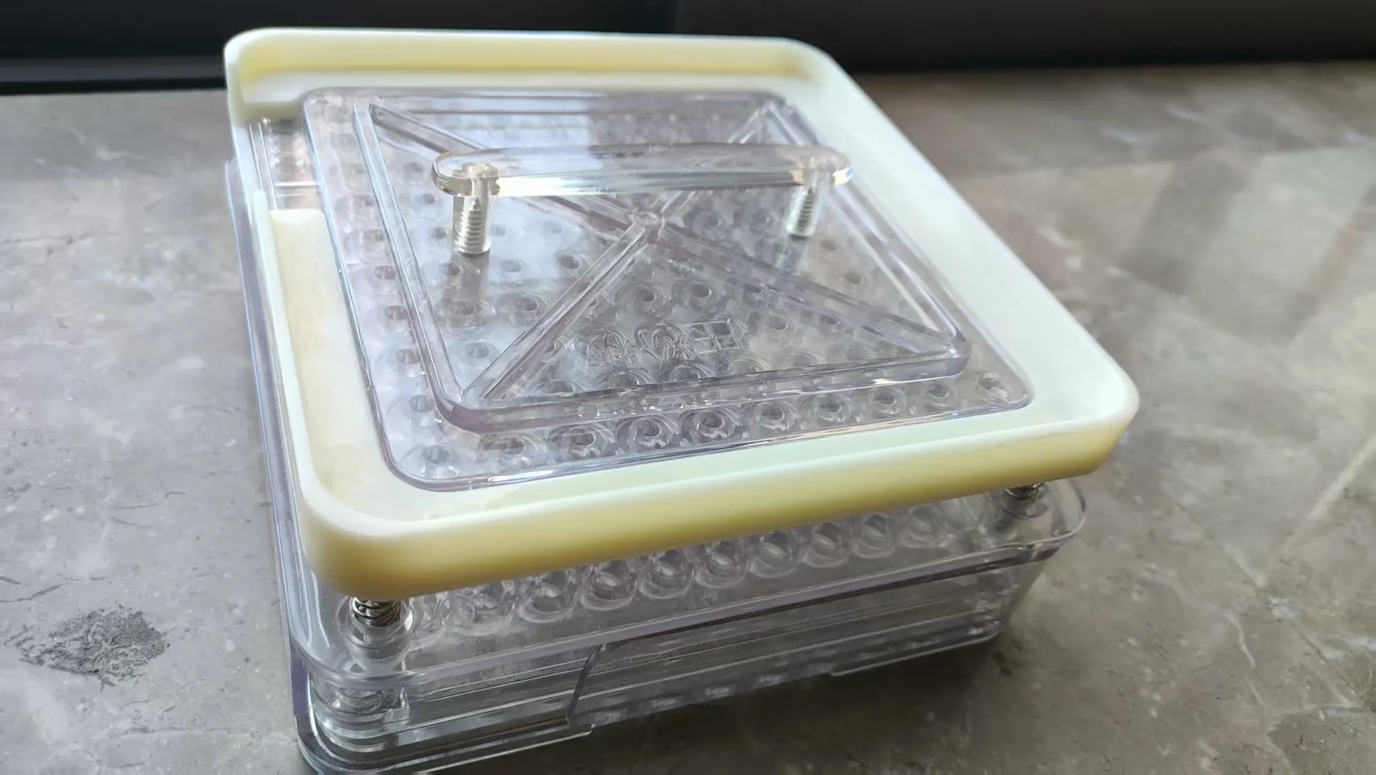 How to Fill Capsules: Video Guide 1 capsule-filling-plate