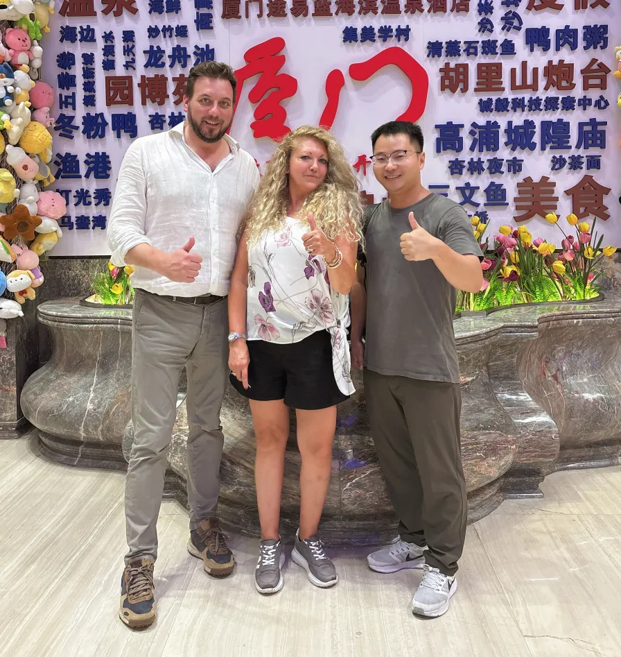Finetech Secures Strategic Partnership with Western European Business Leader 9 CEO Tony Tao mit westeuropäischen Kunden