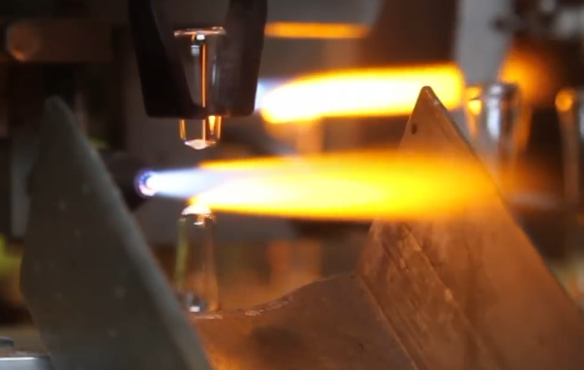 ガラスアンプルのワンポイントカット