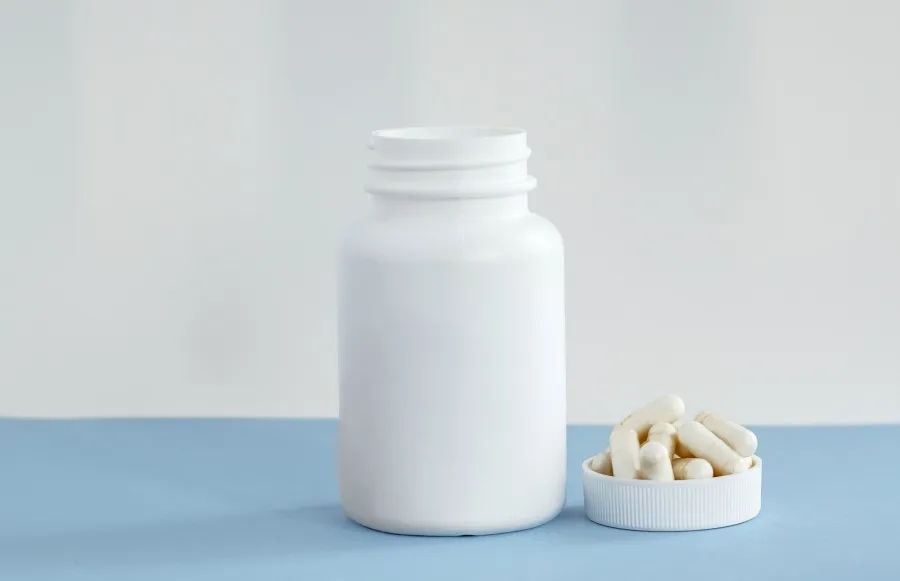 Types of Packaging of Tablets and Capsules| A Complete Guide 3 Pills-Bottle