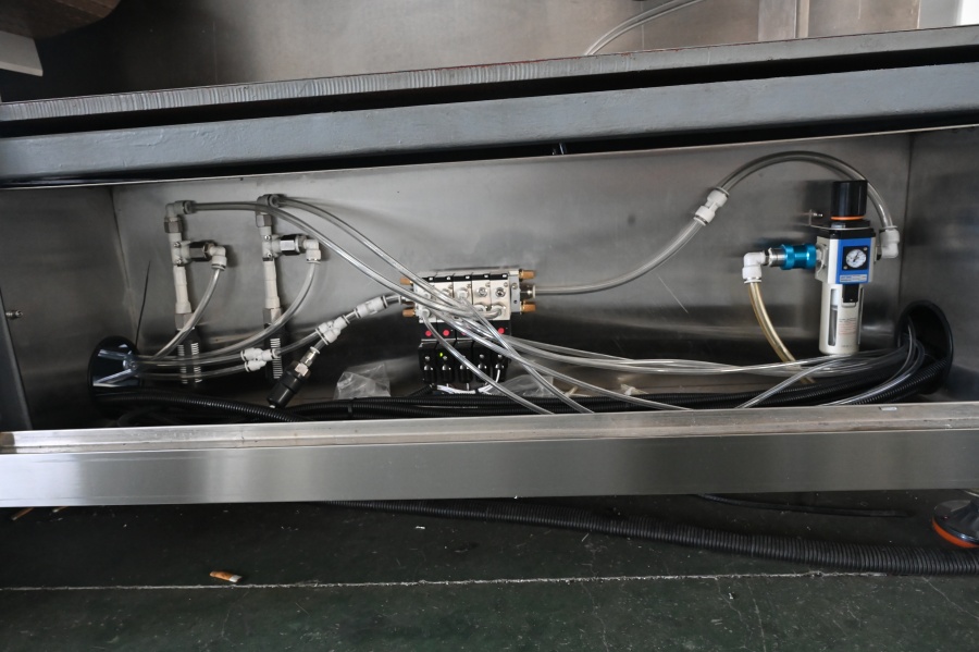 Système d'entraînement principal et de convoyeur