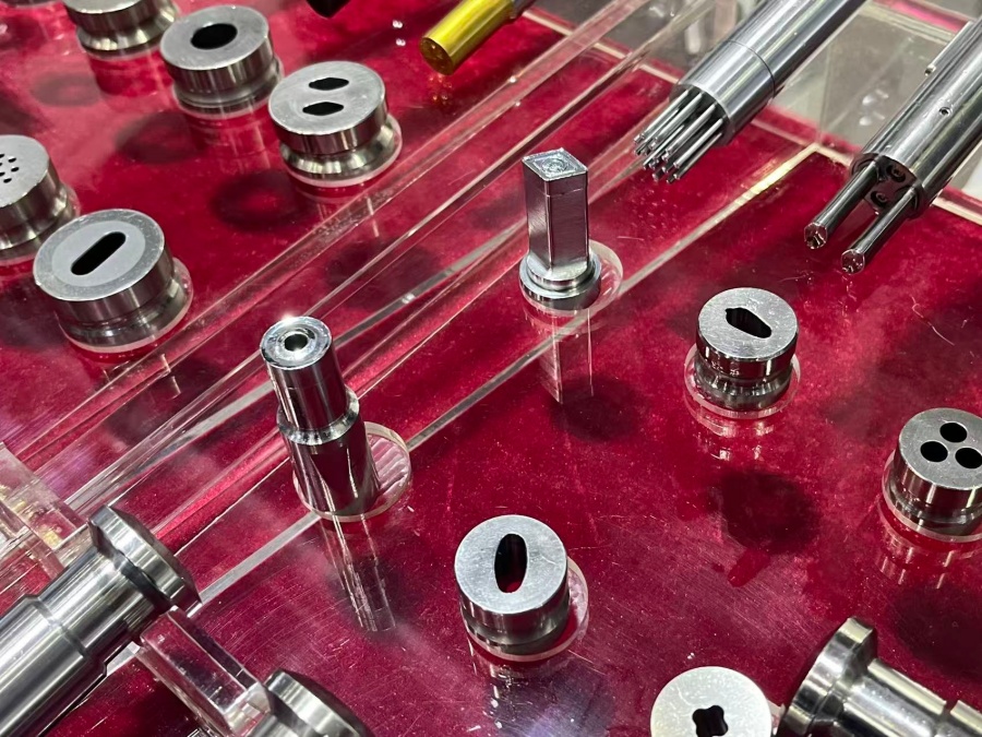 製薬業界における錠剤パンチとダイ