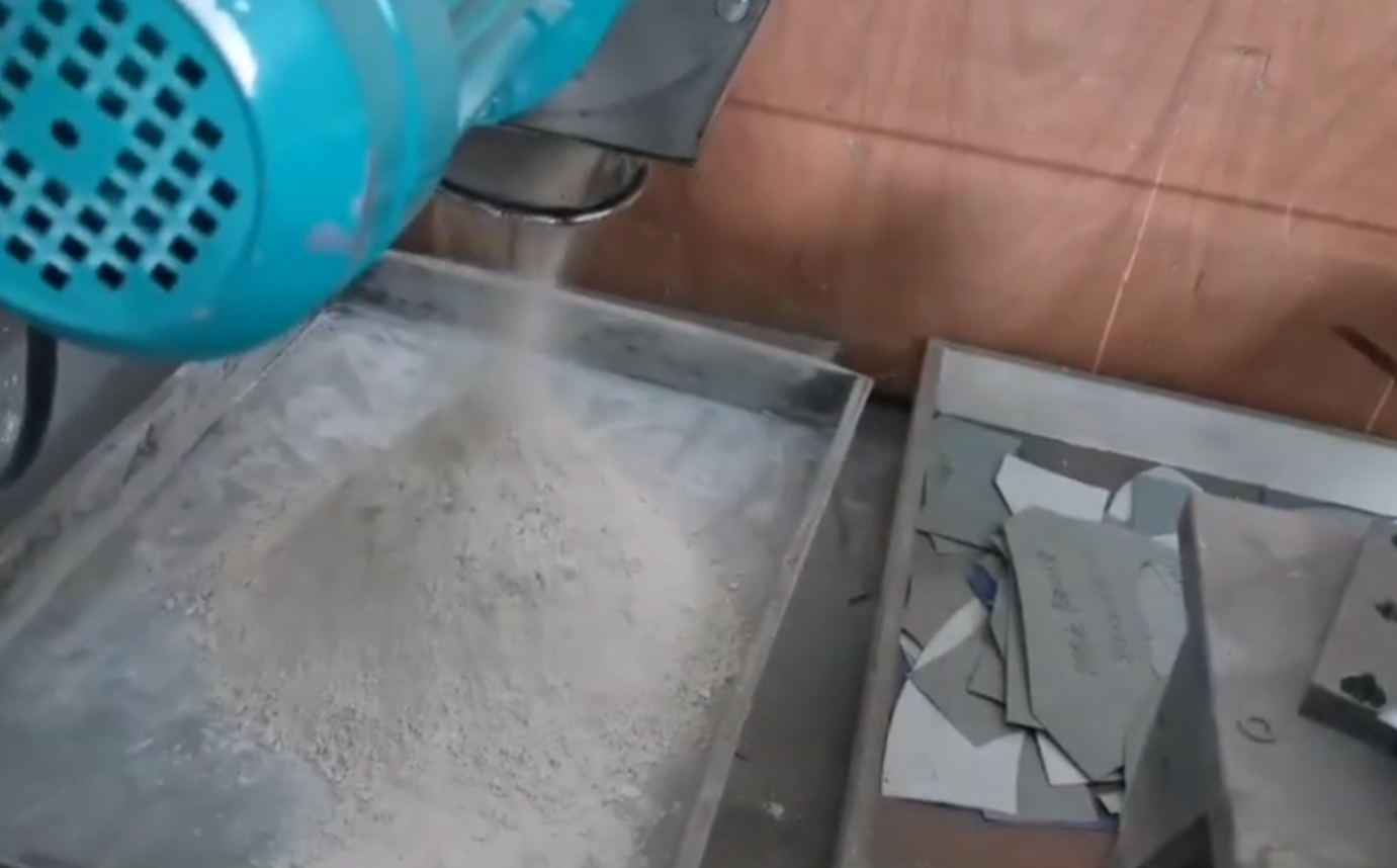Poudre de concassage de décharge
