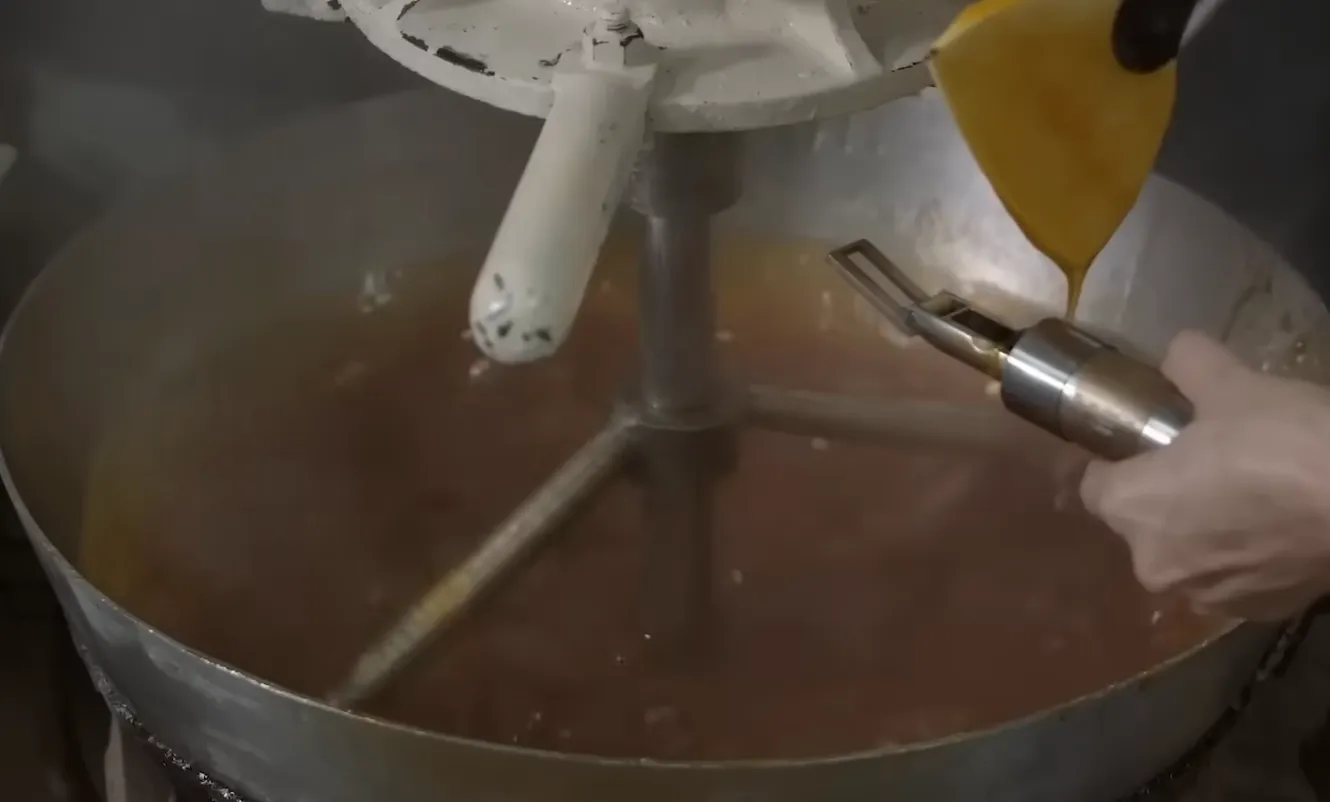 Zubereitung der Gummibärchen-Zutaten 