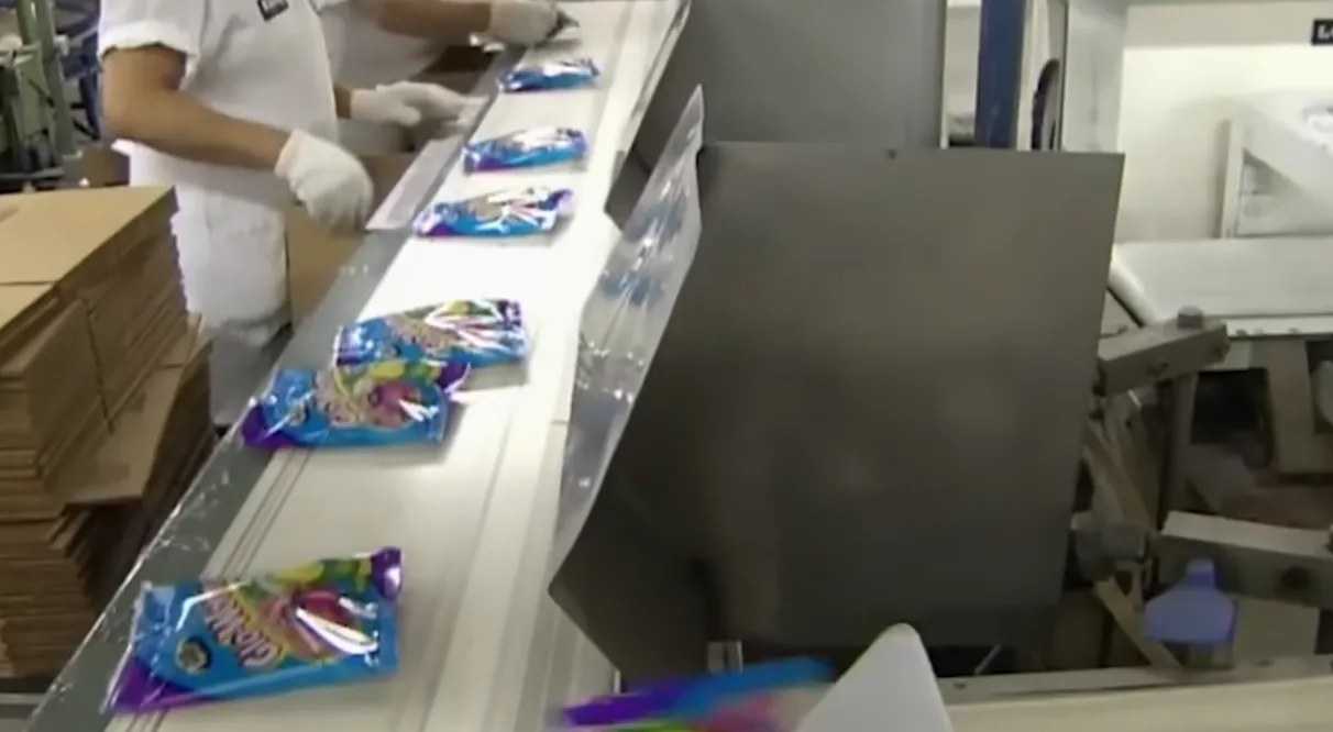 Die ordentlich verpackten Fruchtgummis sind versandbereit.