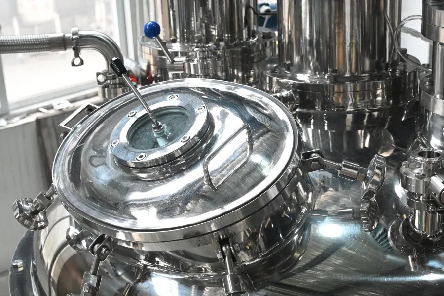 What is a Cosmetic Cream Mixer Machine? 12 Vacuum System