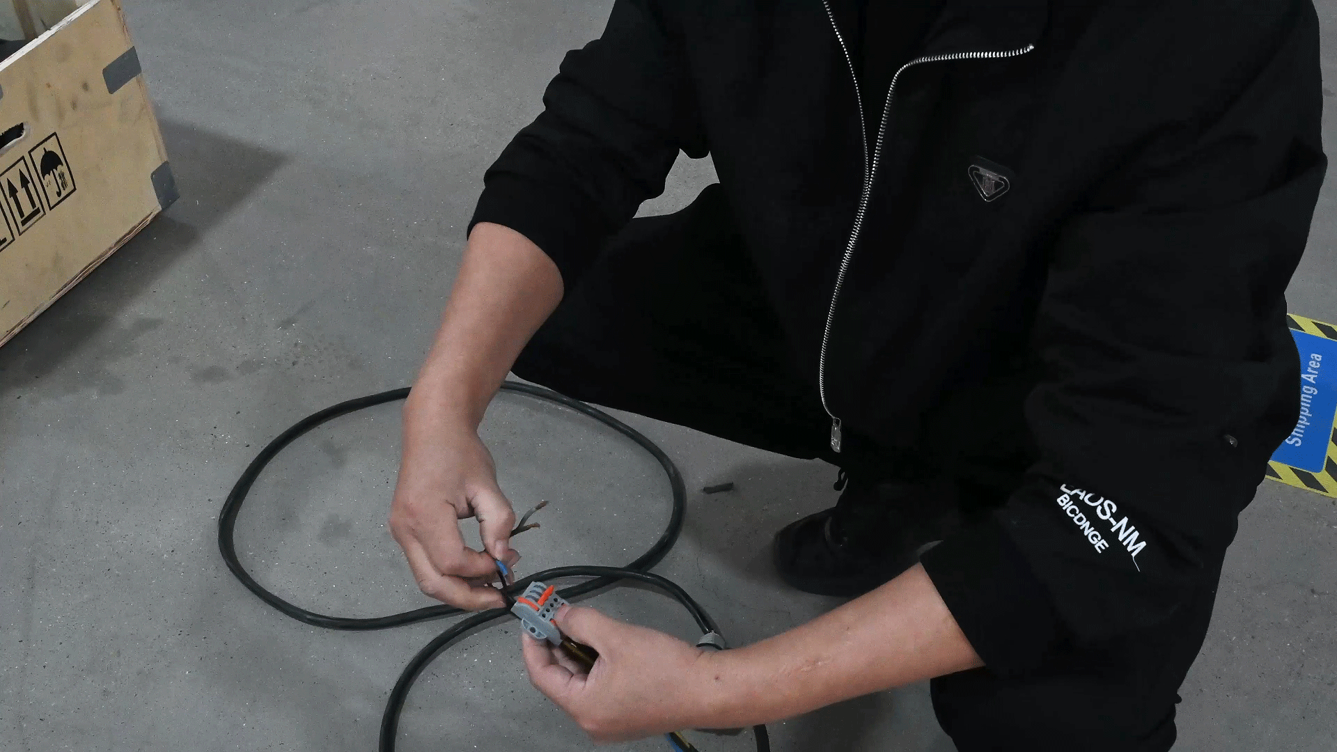 Connect the external and interna power supply