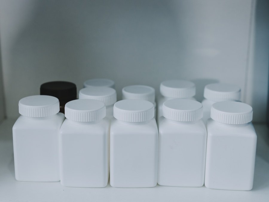 Pharmaceutical Bottle: Types, Features and Applications 5 HDPE Pharmaceutical Bottles
