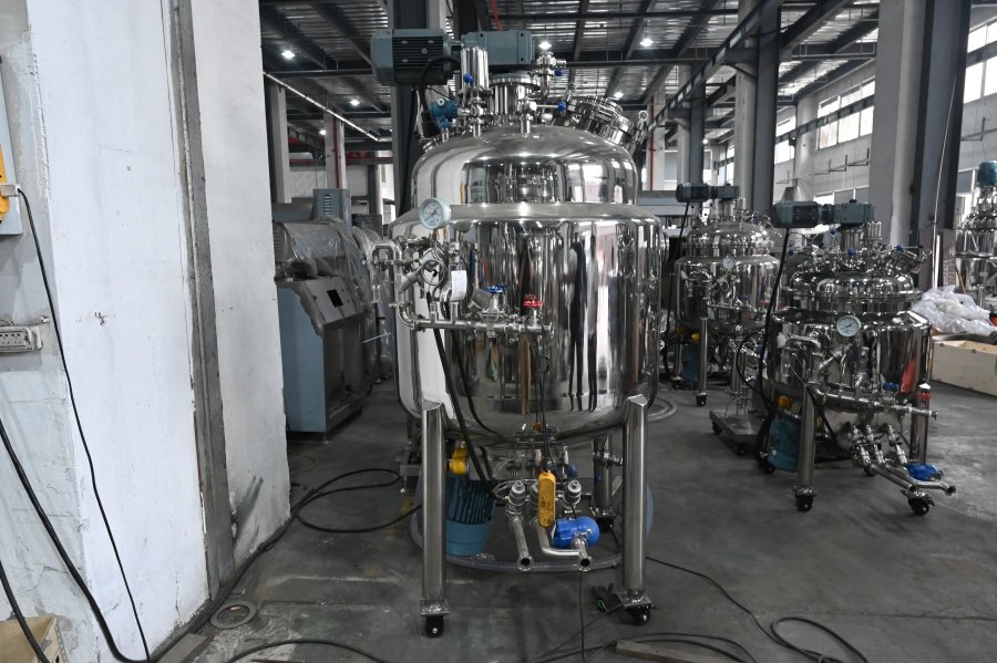 Magnetic mixing tank