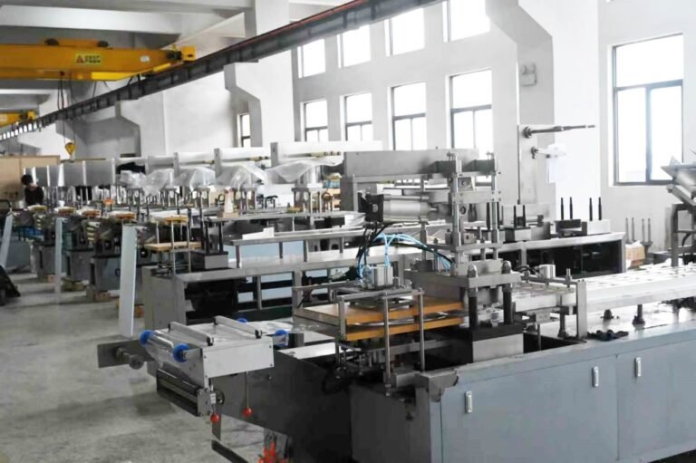 Çin'deki termoform makinesi fabrikasının montaj atölyesi