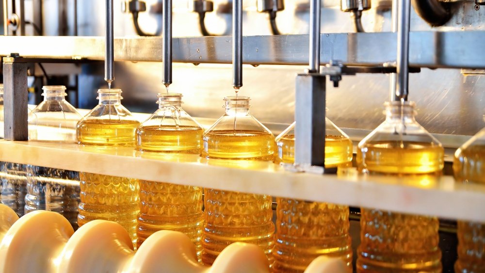 Bottling Line Equipment | Process and Types 11 Edible Oils Filling Line