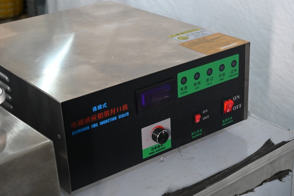 Induktionssiegelmaschine mit Steuerung