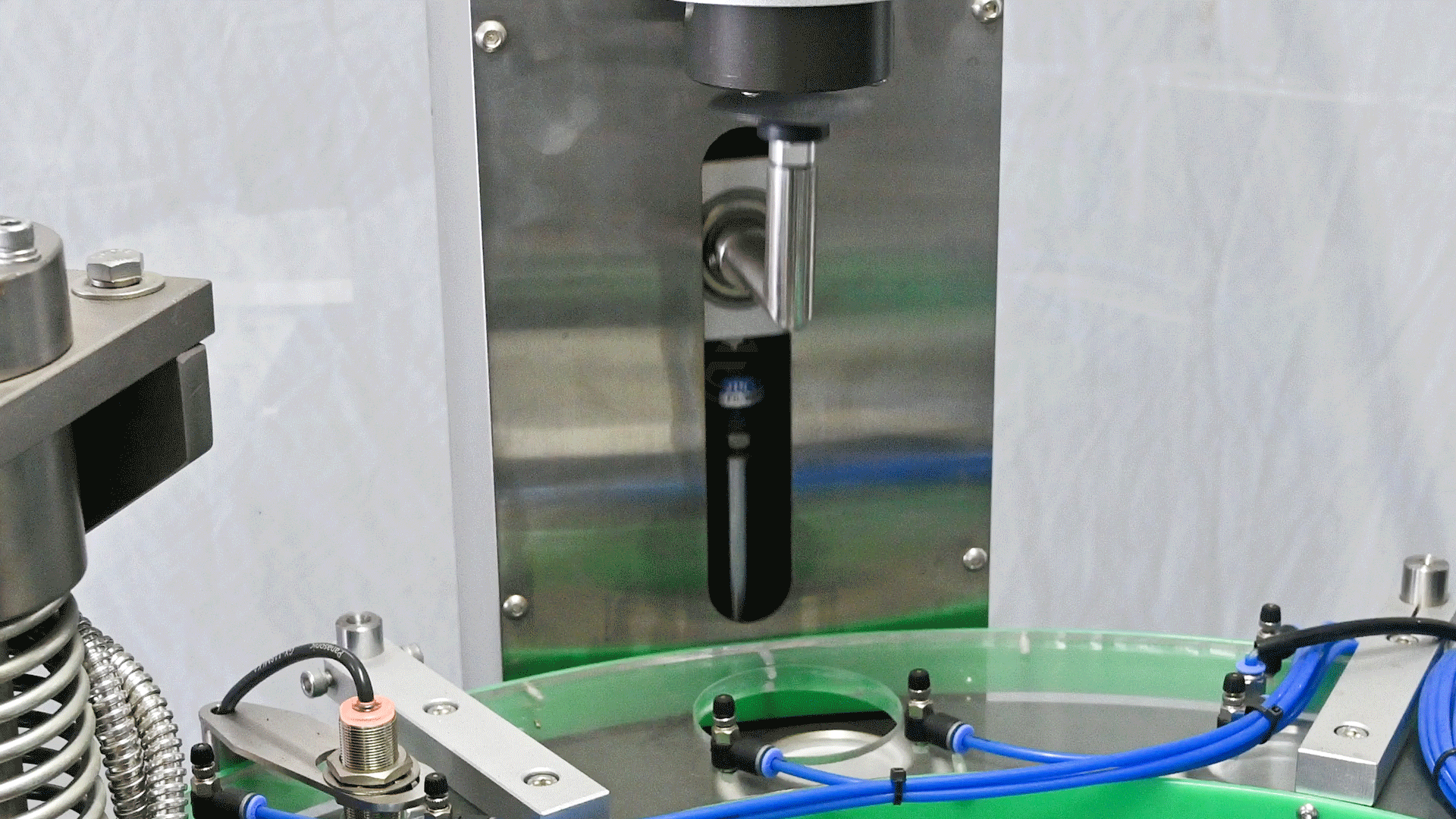 K-cup kapsülünün ağzını filmle kaplayın