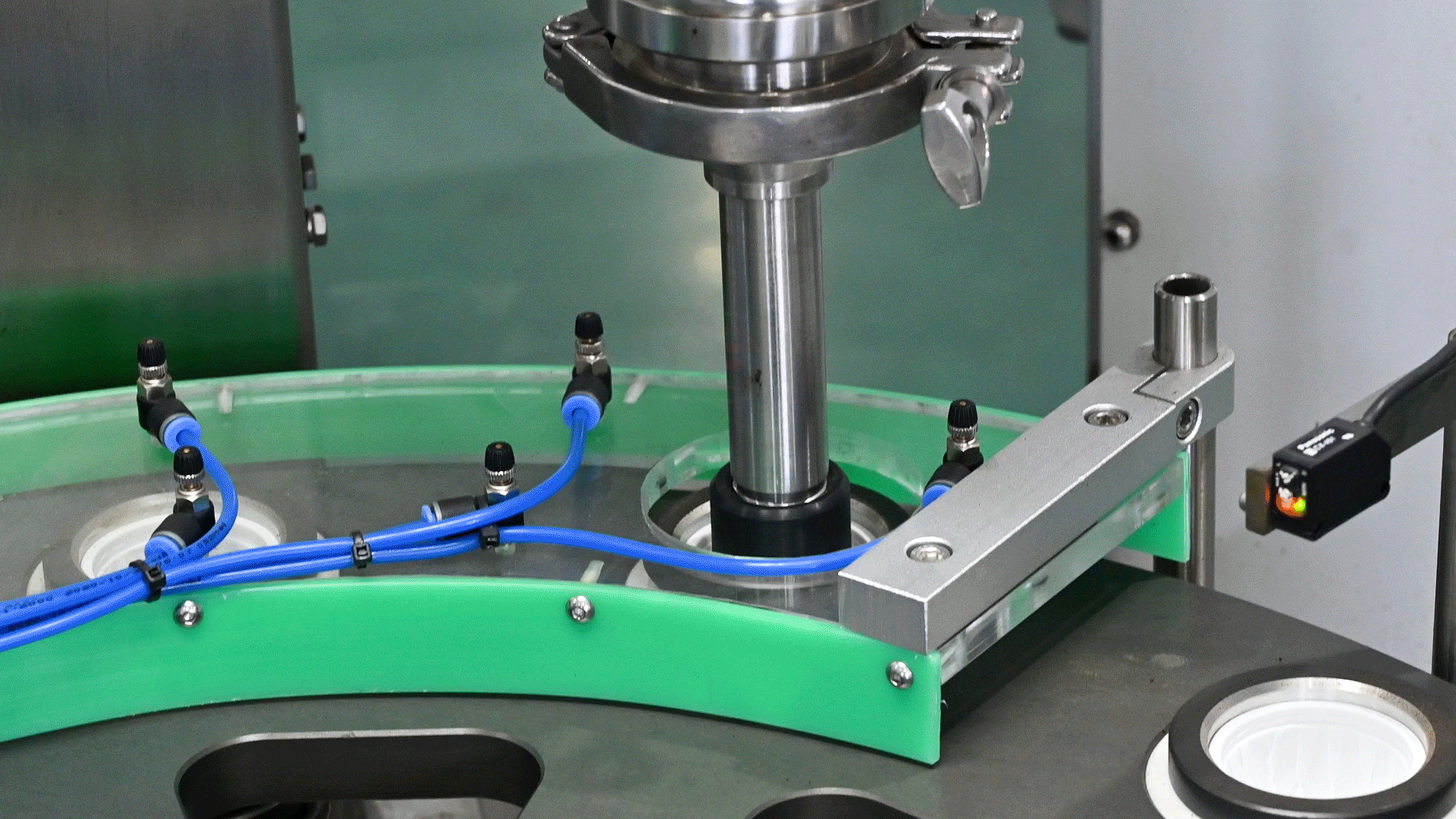 Kahve tozunu kapsüllere doldurma