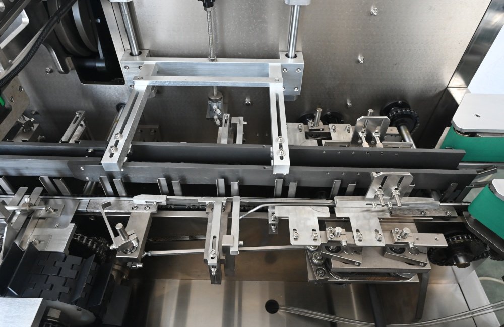 Hochgeschwindigkeits-Kartoniermaschine 9 Kartonführungsschiene