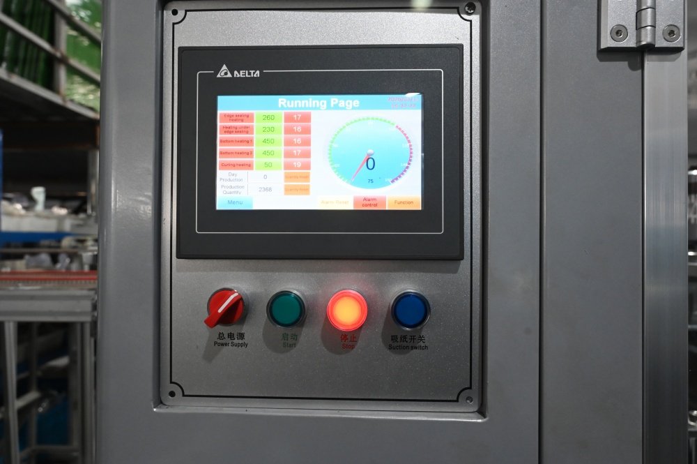 制御盤、PLC、およびセンサー