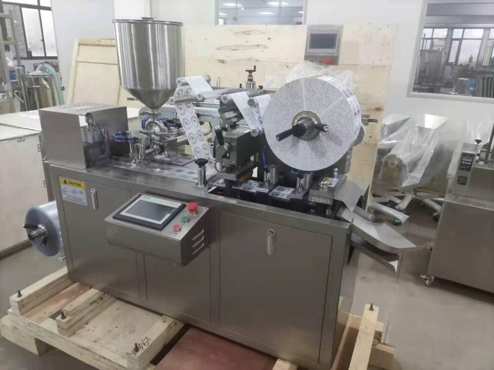 Machine à emballer les blisters de liquides1