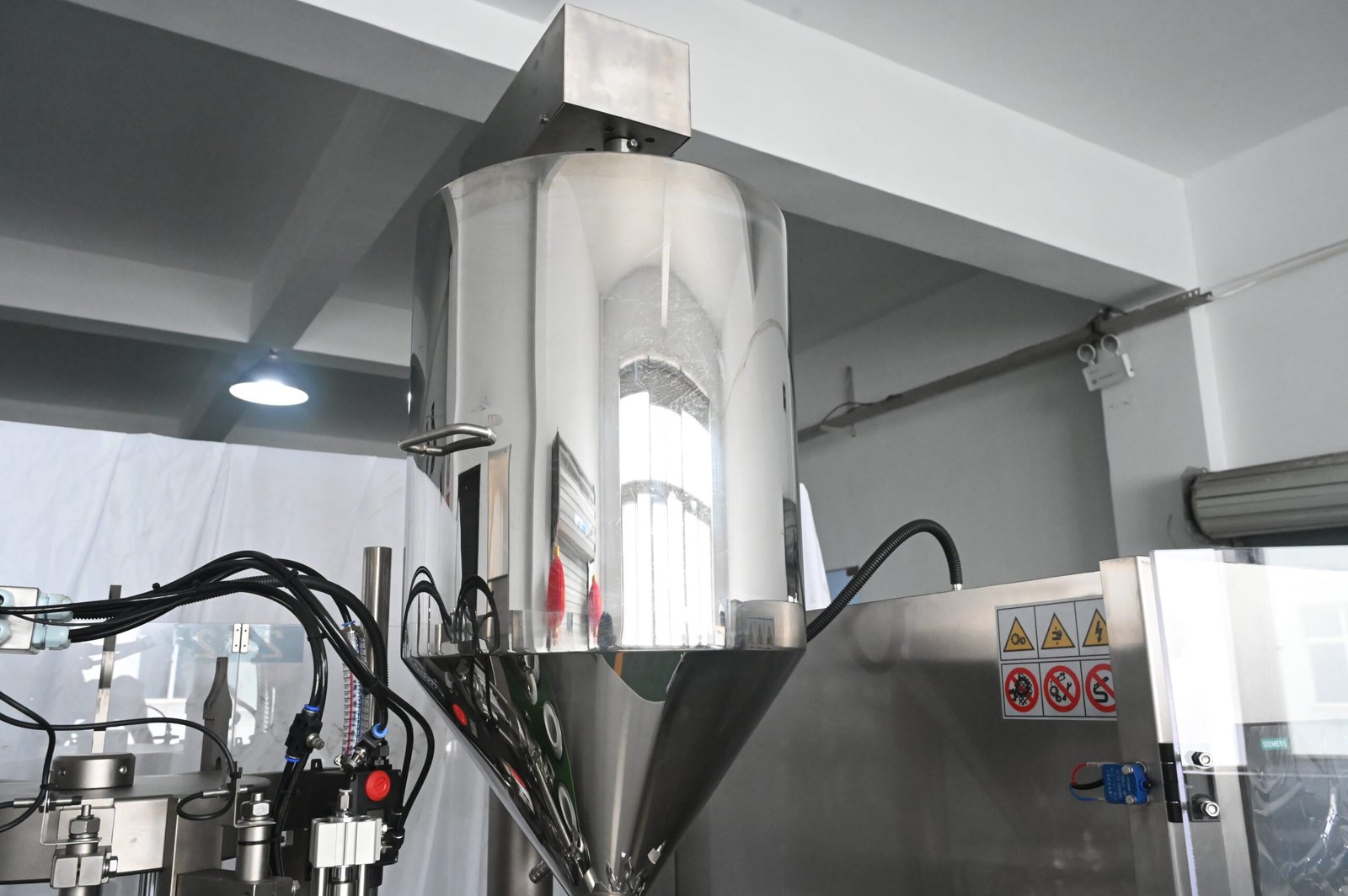 Powder Filling Machine Parts: A Complete Guide for Beginners 2 Hopper