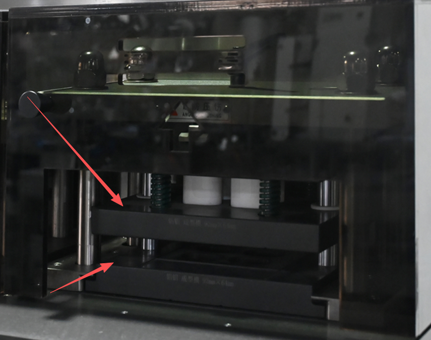 Sealing plate of the manual blister machine