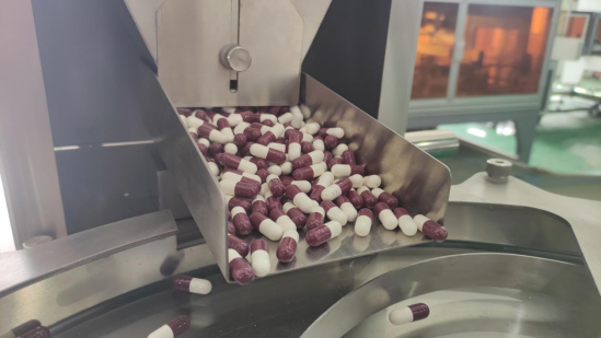 Candy Counting Machine 4 Capsules spilling from discharge chute