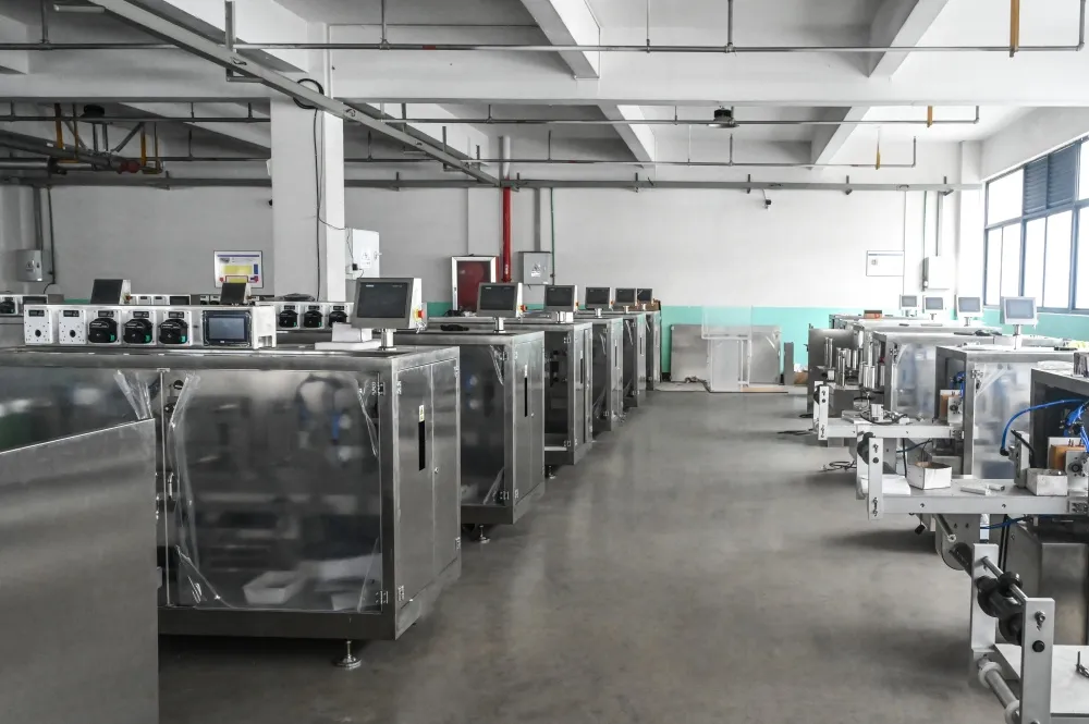 Fabricant de machines de remplissage et de scellage d'ampoules en plastique
