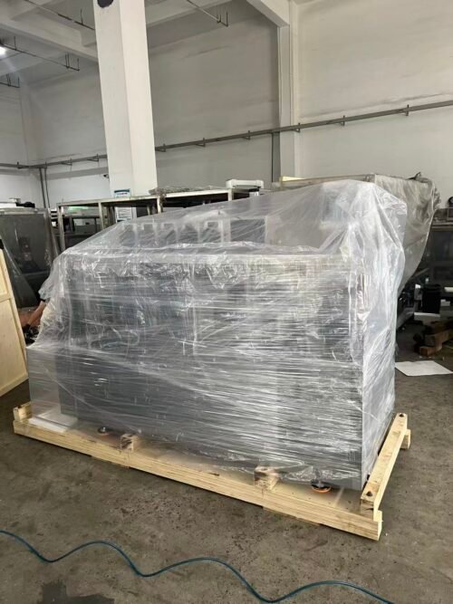 Home 9 The finished plastic ampoule filling and sealing machine is ready to be shipped to Argentina.